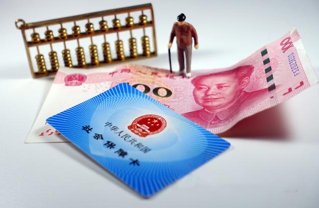 中低收入人群交不起社保，养老怎么办，看看这事怎么解决？