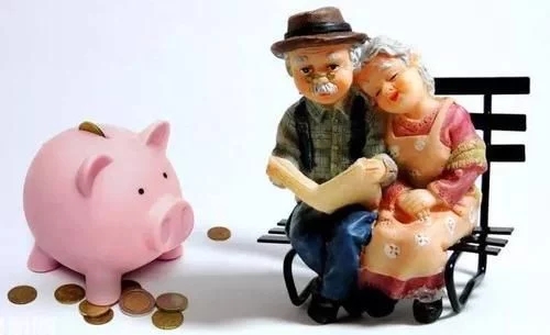 社会养老保险出现缺口的原因是什么？